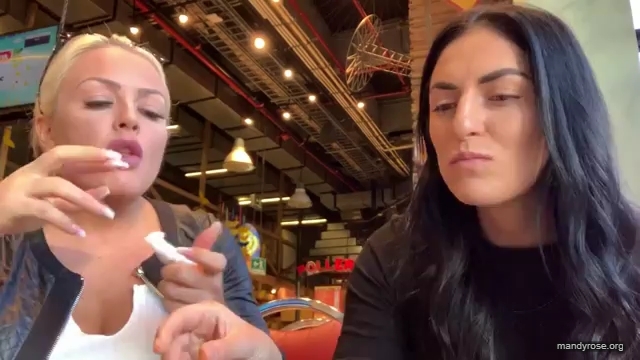 HOLAAAA_2121_Bogota2C_Colombia_WWE_Mandy_Rose_Sonya_Deville_Damandyz_Donutz_mp40142.jpg