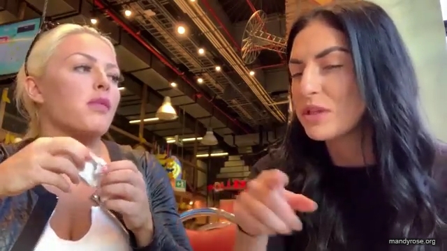 HOLAAAA_2121_Bogota2C_Colombia_WWE_Mandy_Rose_Sonya_Deville_Damandyz_Donutz_mp40143.jpg