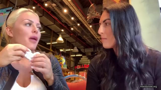 HOLAAAA_2121_Bogota2C_Colombia_WWE_Mandy_Rose_Sonya_Deville_Damandyz_Donutz_mp40144.jpg