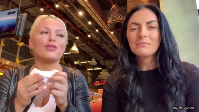 HOLAAAA_2121_Bogota2C_Colombia_WWE_Mandy_Rose_Sonya_Deville_Damandyz_Donutz_mp40148.jpg
