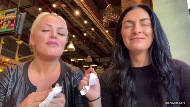 HOLAAAA_2121_Bogota2C_Colombia_WWE_Mandy_Rose_Sonya_Deville_Damandyz_Donutz_mp40151.jpg