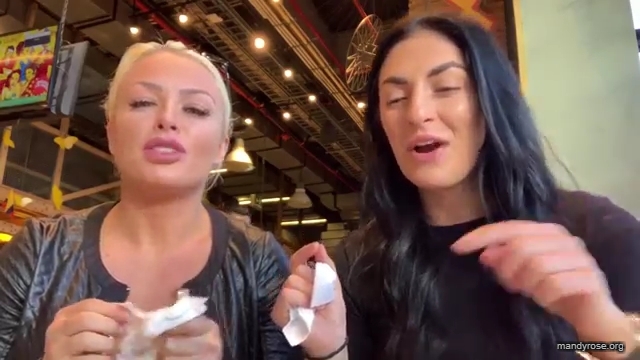 HOLAAAA_2121_Bogota2C_Colombia_WWE_Mandy_Rose_Sonya_Deville_Damandyz_Donutz_mp40152.jpg