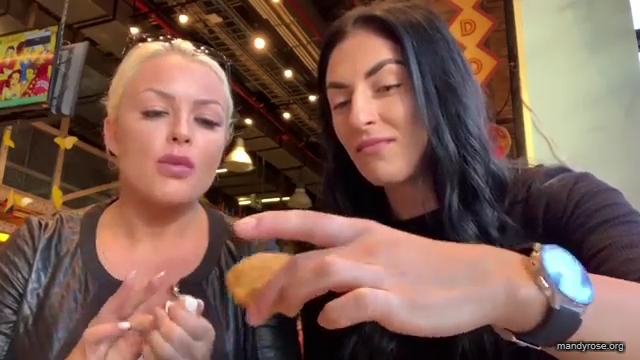 HOLAAAA_2121_Bogota2C_Colombia_WWE_Mandy_Rose_Sonya_Deville_Damandyz_Donutz_mp40154.jpg