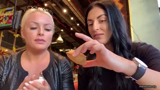 HOLAAAA_2121_Bogota2C_Colombia_WWE_Mandy_Rose_Sonya_Deville_Damandyz_Donutz_mp40155.jpg
