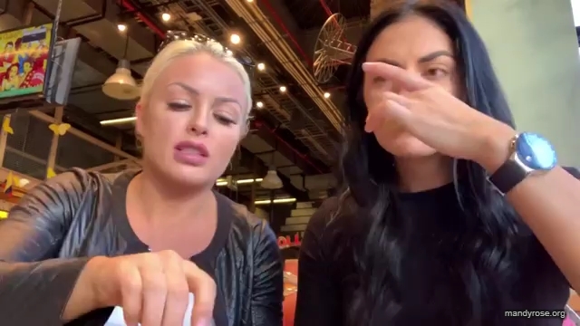 HOLAAAA_2121_Bogota2C_Colombia_WWE_Mandy_Rose_Sonya_Deville_Damandyz_Donutz_mp40157.jpg