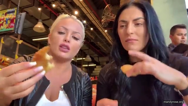 HOLAAAA_2121_Bogota2C_Colombia_WWE_Mandy_Rose_Sonya_Deville_Damandyz_Donutz_mp40158.jpg