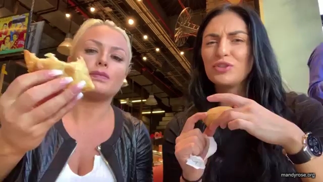 HOLAAAA_2121_Bogota2C_Colombia_WWE_Mandy_Rose_Sonya_Deville_Damandyz_Donutz_mp40159.jpg