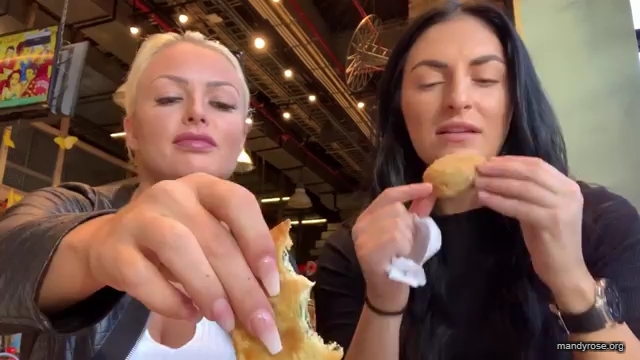 HOLAAAA_2121_Bogota2C_Colombia_WWE_Mandy_Rose_Sonya_Deville_Damandyz_Donutz_mp40161.jpg