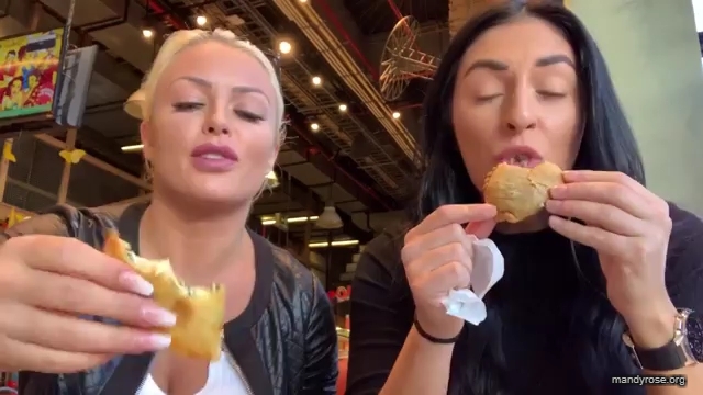 HOLAAAA_2121_Bogota2C_Colombia_WWE_Mandy_Rose_Sonya_Deville_Damandyz_Donutz_mp40163.jpg