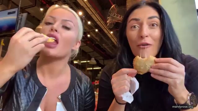 HOLAAAA_2121_Bogota2C_Colombia_WWE_Mandy_Rose_Sonya_Deville_Damandyz_Donutz_mp40164.jpg