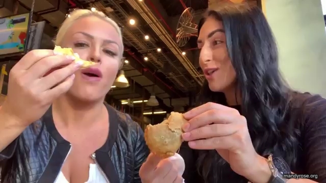 HOLAAAA_2121_Bogota2C_Colombia_WWE_Mandy_Rose_Sonya_Deville_Damandyz_Donutz_mp40166.jpg