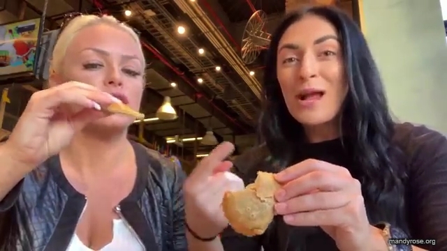 HOLAAAA_2121_Bogota2C_Colombia_WWE_Mandy_Rose_Sonya_Deville_Damandyz_Donutz_mp40167.jpg
