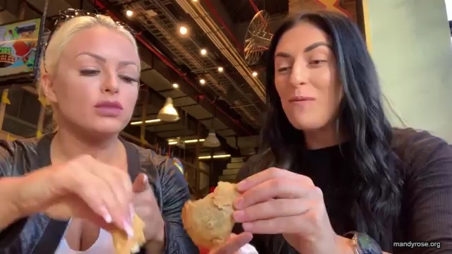 HOLAAAA_2121_Bogota2C_Colombia_WWE_Mandy_Rose_Sonya_Deville_Damandyz_Donutz_mp40168.jpg