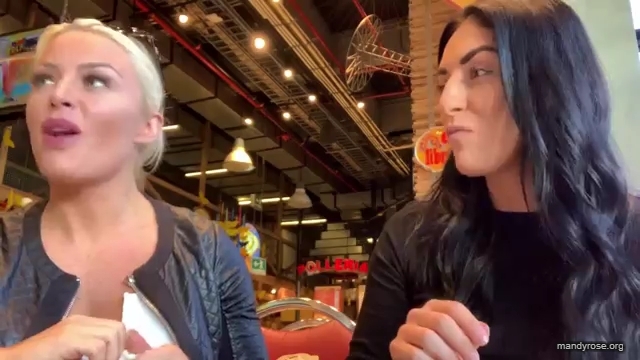 HOLAAAA_2121_Bogota2C_Colombia_WWE_Mandy_Rose_Sonya_Deville_Damandyz_Donutz_mp40172.jpg