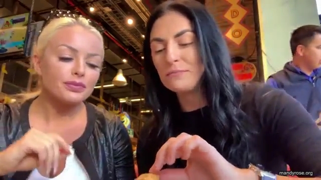 HOLAAAA_2121_Bogota2C_Colombia_WWE_Mandy_Rose_Sonya_Deville_Damandyz_Donutz_mp40175.jpg