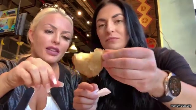 HOLAAAA_2121_Bogota2C_Colombia_WWE_Mandy_Rose_Sonya_Deville_Damandyz_Donutz_mp40176.jpg