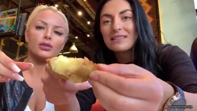 HOLAAAA_2121_Bogota2C_Colombia_WWE_Mandy_Rose_Sonya_Deville_Damandyz_Donutz_mp40177.jpg