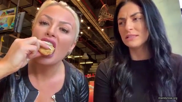 HOLAAAA_2121_Bogota2C_Colombia_WWE_Mandy_Rose_Sonya_Deville_Damandyz_Donutz_mp40184.jpg