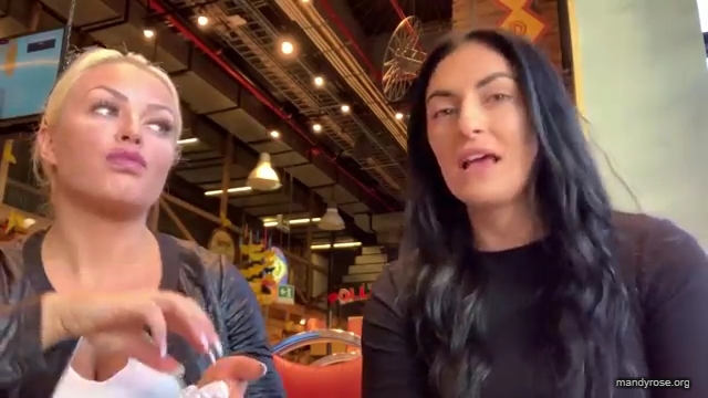 HOLAAAA_2121_Bogota2C_Colombia_WWE_Mandy_Rose_Sonya_Deville_Damandyz_Donutz_mp40188.jpg