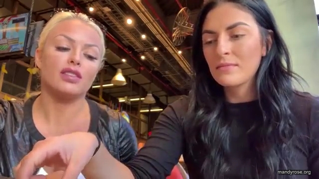 HOLAAAA_2121_Bogota2C_Colombia_WWE_Mandy_Rose_Sonya_Deville_Damandyz_Donutz_mp40199.jpg