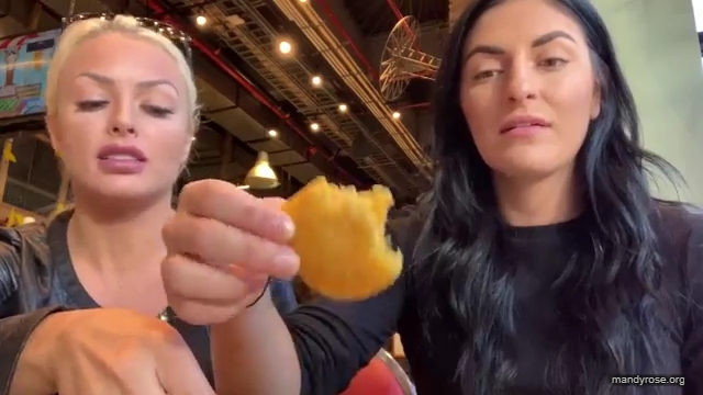 HOLAAAA_2121_Bogota2C_Colombia_WWE_Mandy_Rose_Sonya_Deville_Damandyz_Donutz_mp40202.jpg