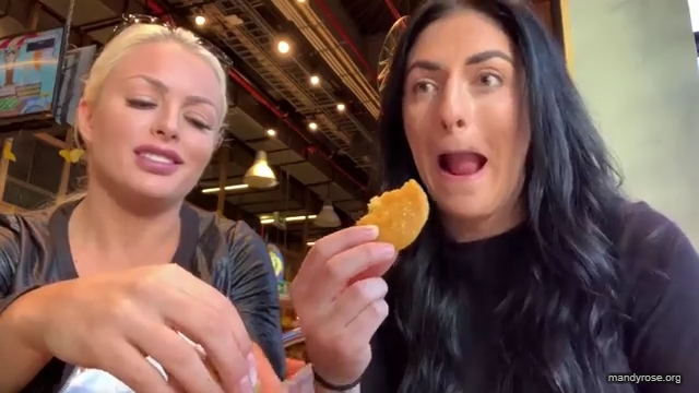 HOLAAAA_2121_Bogota2C_Colombia_WWE_Mandy_Rose_Sonya_Deville_Damandyz_Donutz_mp40206.jpg