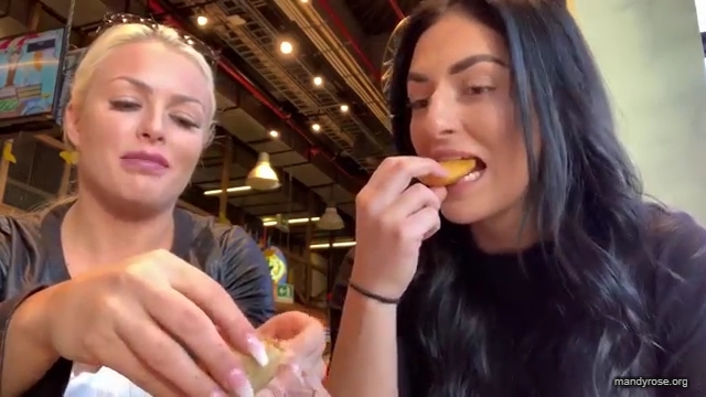 HOLAAAA_2121_Bogota2C_Colombia_WWE_Mandy_Rose_Sonya_Deville_Damandyz_Donutz_mp40207.jpg