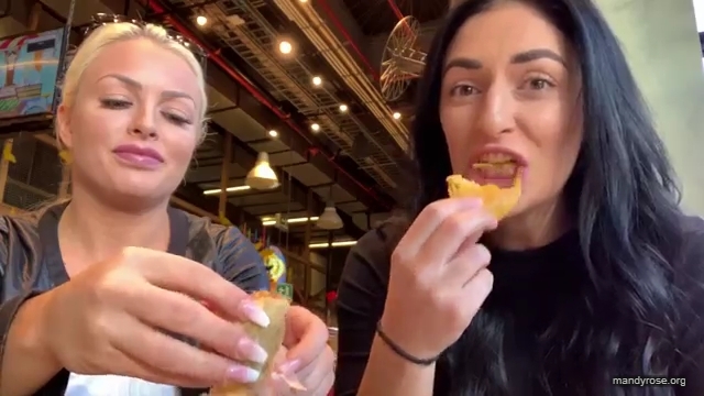 HOLAAAA_2121_Bogota2C_Colombia_WWE_Mandy_Rose_Sonya_Deville_Damandyz_Donutz_mp40208.jpg