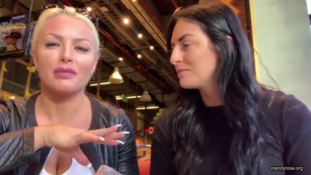 HOLAAAA_2121_Bogota2C_Colombia_WWE_Mandy_Rose_Sonya_Deville_Damandyz_Donutz_mp40227.jpg