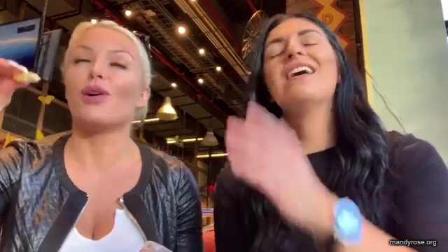 HOLAAAA_2121_Bogota2C_Colombia_WWE_Mandy_Rose_Sonya_Deville_Damandyz_Donutz_mp40234.jpg