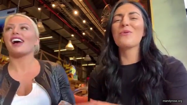 HOLAAAA_2121_Bogota2C_Colombia_WWE_Mandy_Rose_Sonya_Deville_Damandyz_Donutz_mp40235.jpg