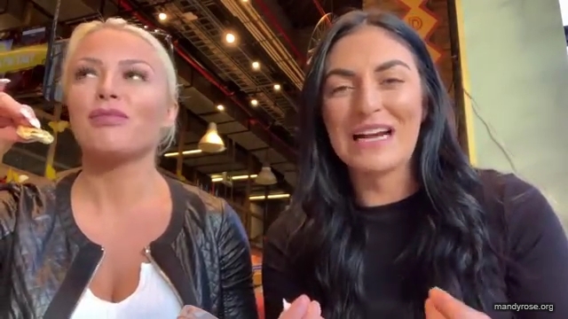 HOLAAAA_2121_Bogota2C_Colombia_WWE_Mandy_Rose_Sonya_Deville_Damandyz_Donutz_mp40237.jpg