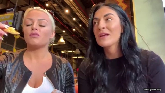 HOLAAAA_2121_Bogota2C_Colombia_WWE_Mandy_Rose_Sonya_Deville_Damandyz_Donutz_mp40238.jpg