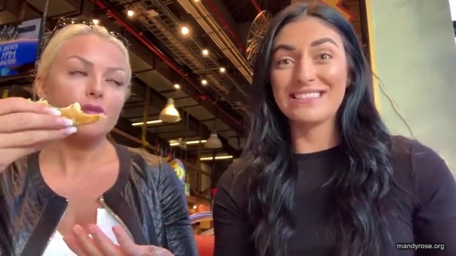 HOLAAAA_2121_Bogota2C_Colombia_WWE_Mandy_Rose_Sonya_Deville_Damandyz_Donutz_mp40242.jpg