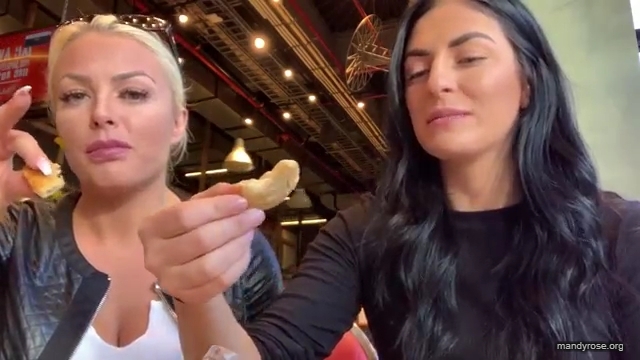 HOLAAAA_2121_Bogota2C_Colombia_WWE_Mandy_Rose_Sonya_Deville_Damandyz_Donutz_mp40252.jpg