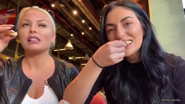 HOLAAAA_2121_Bogota2C_Colombia_WWE_Mandy_Rose_Sonya_Deville_Damandyz_Donutz_mp40254.jpg