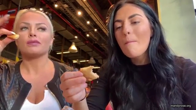 HOLAAAA_2121_Bogota2C_Colombia_WWE_Mandy_Rose_Sonya_Deville_Damandyz_Donutz_mp40255.jpg