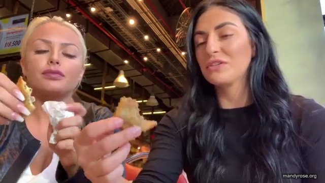 HOLAAAA_2121_Bogota2C_Colombia_WWE_Mandy_Rose_Sonya_Deville_Damandyz_Donutz_mp40262.jpg