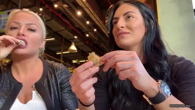 HOLAAAA_2121_Bogota2C_Colombia_WWE_Mandy_Rose_Sonya_Deville_Damandyz_Donutz_mp40264.jpg