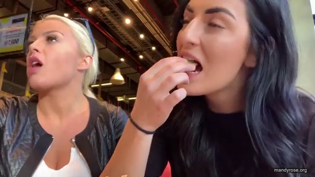 HOLAAAA_2121_Bogota2C_Colombia_WWE_Mandy_Rose_Sonya_Deville_Damandyz_Donutz_mp40269.jpg