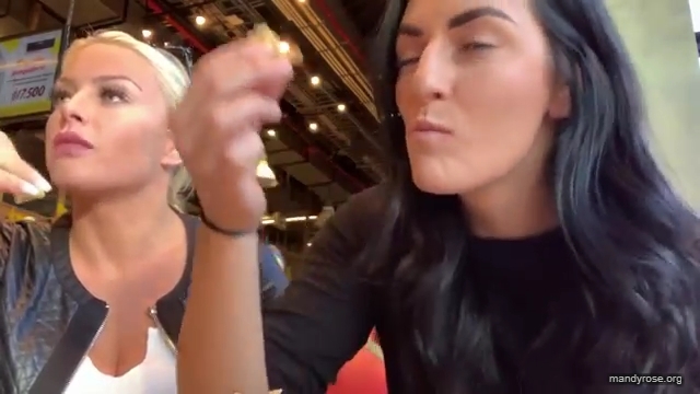 HOLAAAA_2121_Bogota2C_Colombia_WWE_Mandy_Rose_Sonya_Deville_Damandyz_Donutz_mp40270.jpg