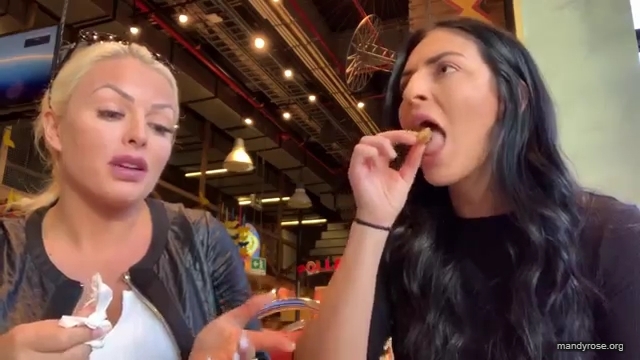 HOLAAAA_2121_Bogota2C_Colombia_WWE_Mandy_Rose_Sonya_Deville_Damandyz_Donutz_mp40277.jpg