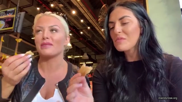 HOLAAAA_2121_Bogota2C_Colombia_WWE_Mandy_Rose_Sonya_Deville_Damandyz_Donutz_mp40288.jpg