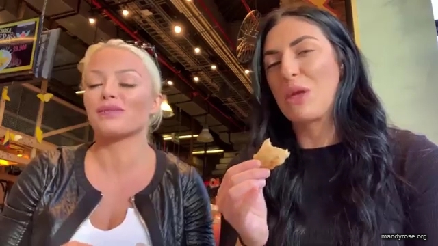 HOLAAAA_2121_Bogota2C_Colombia_WWE_Mandy_Rose_Sonya_Deville_Damandyz_Donutz_mp40290.jpg