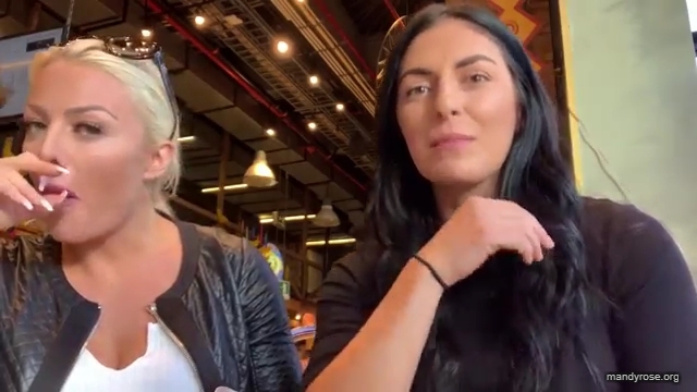 HOLAAAA_2121_Bogota2C_Colombia_WWE_Mandy_Rose_Sonya_Deville_Damandyz_Donutz_mp40300.jpg
