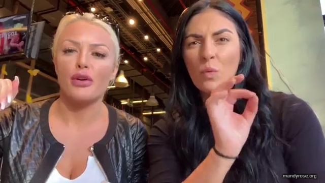 HOLAAAA_2121_Bogota2C_Colombia_WWE_Mandy_Rose_Sonya_Deville_Damandyz_Donutz_mp40303.jpg