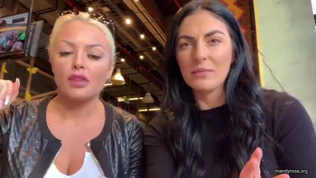 HOLAAAA_2121_Bogota2C_Colombia_WWE_Mandy_Rose_Sonya_Deville_Damandyz_Donutz_mp40304.jpg