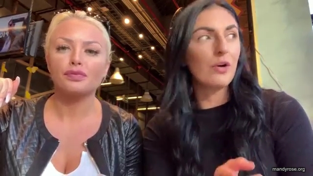 HOLAAAA_2121_Bogota2C_Colombia_WWE_Mandy_Rose_Sonya_Deville_Damandyz_Donutz_mp40306.jpg
