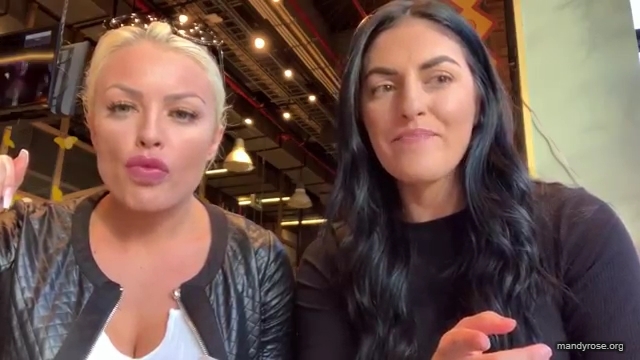 HOLAAAA_2121_Bogota2C_Colombia_WWE_Mandy_Rose_Sonya_Deville_Damandyz_Donutz_mp40308.jpg
