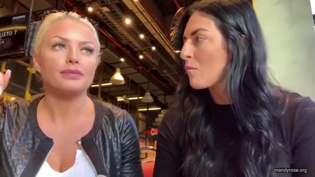 HOLAAAA_2121_Bogota2C_Colombia_WWE_Mandy_Rose_Sonya_Deville_Damandyz_Donutz_mp40310.jpg